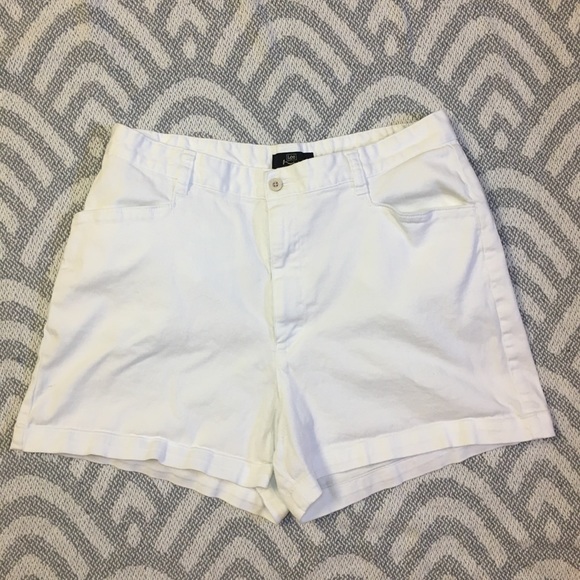 LEE Khakis Women’s White Denim Shorts, Plus 14 M - Picture 1 of 9